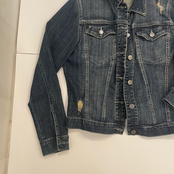 Jean jacket. - Picture 3 of 5